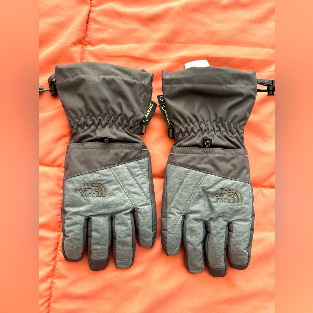 The North Face Gray Kids Glove
*Junior*